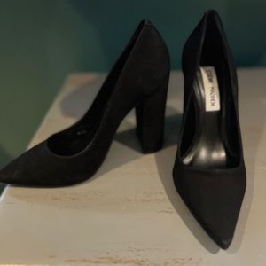 BLACK STEVE MADDEN HEELS / WORN ONCE / SIZE 5.5